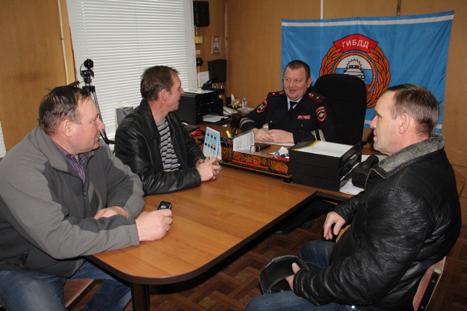 Начальник ГИБДД МО МВД России « Ковернинский» провел  « круглый стол» на тему дорожной безопасности.
