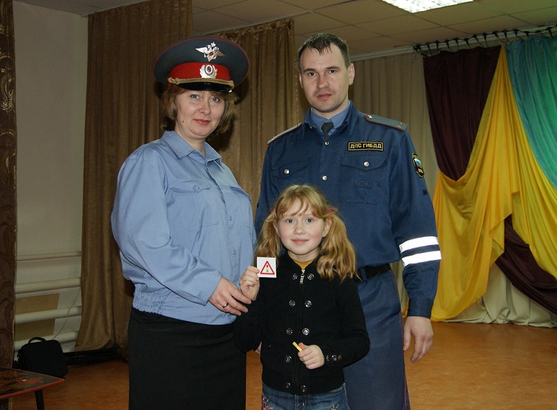 3. Игровая программа Умники и умницы в рамках проведения месячника по безопасности дорожного движения