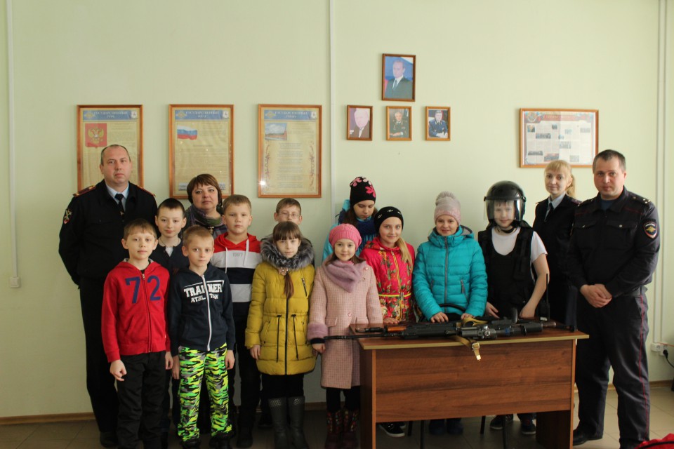 Ковернинские полицейские провели экскурсию для школьников.