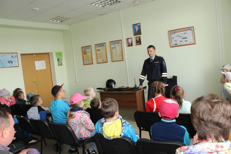 Ковернинские полицейские провели экскурсию для школьников.