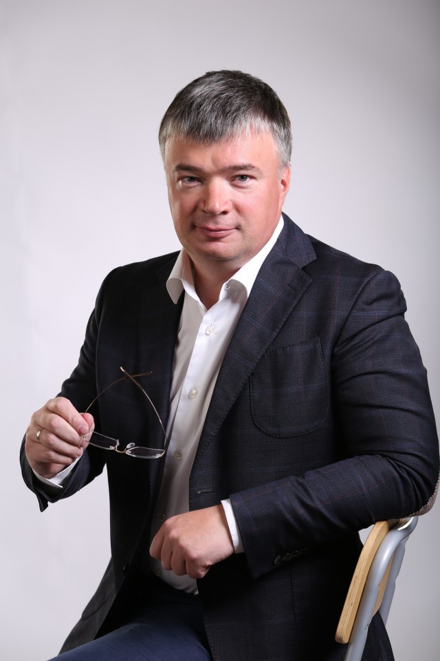 Депутат Государственной Думы от партии Единая Россия поздравил всех представителей торговли с их профессиональным праздником.