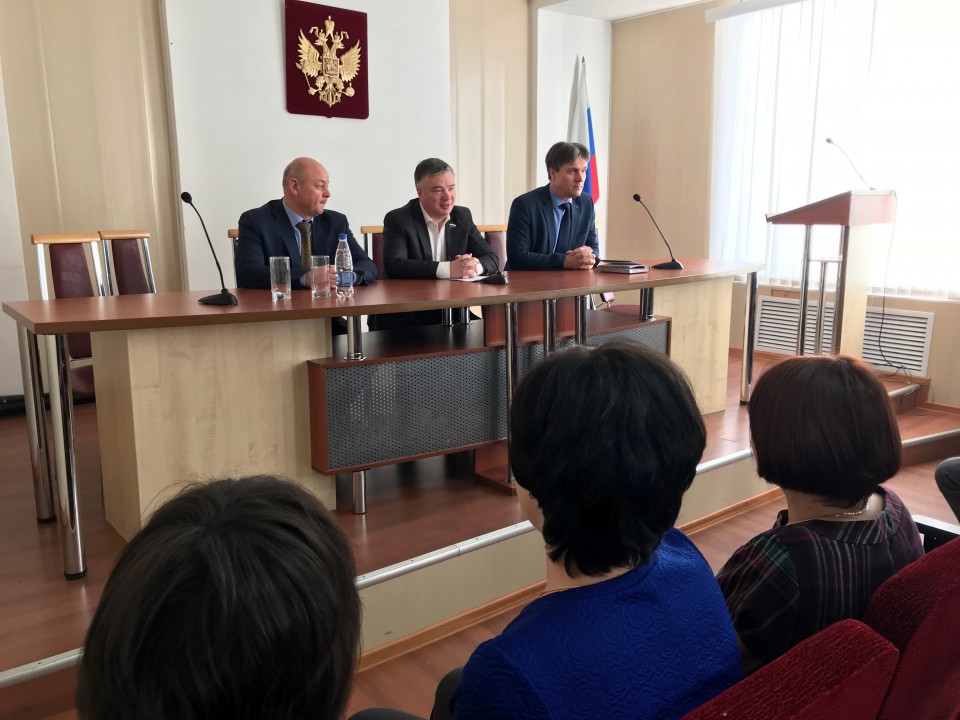 «Порядка 10,5 млн. рублей направляется из федерального и областного бюджетов в этом году на благоустройство в Уренском, Тонкинском и Шарангском районах», - Артем Кавинов