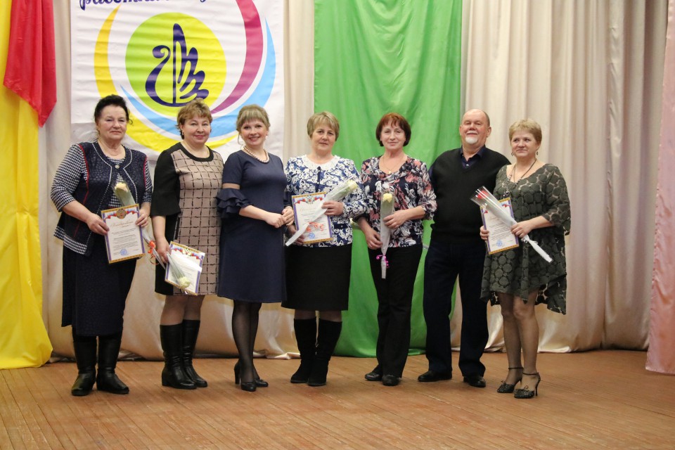 Профессиональные праздники «Тепло сердец мы дарим людям…»