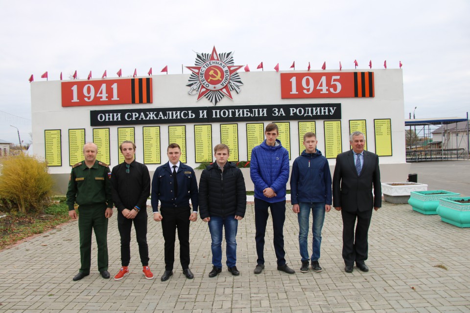 Отцов в строю сменяют сыновья