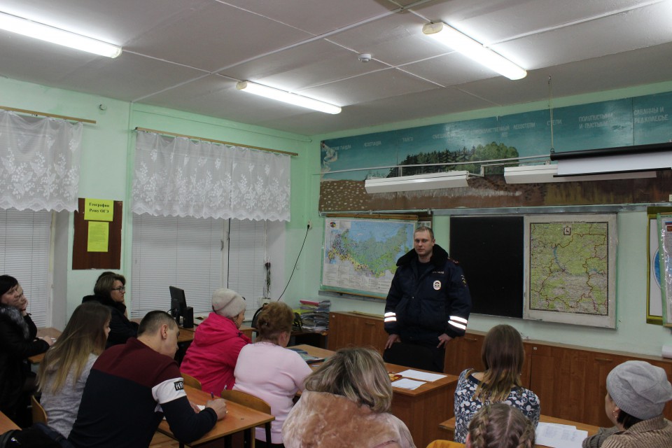 Ковернинские полицейские провели встречу с родителями и учащимися Ковернинской средней школы № 1