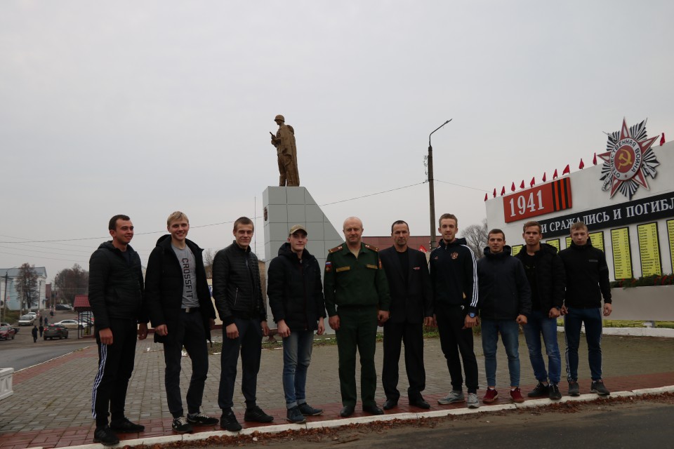 Не найти достойнее призвания – беззаветно Родине служить