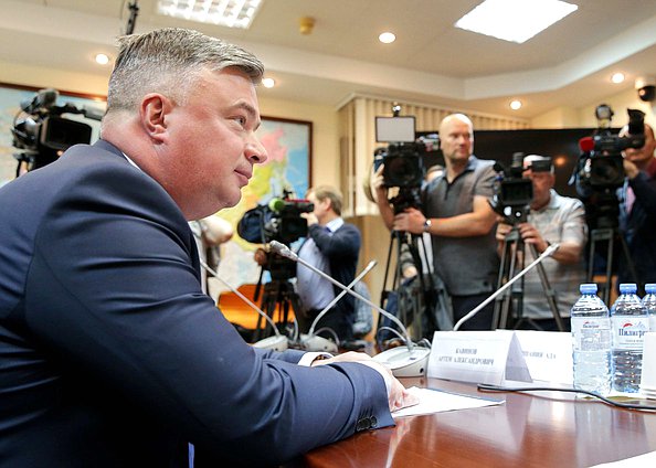 Артем Кавинов: «Необходимо сформировать максимально удобную для граждан систему назначения новых социальных выплат»
