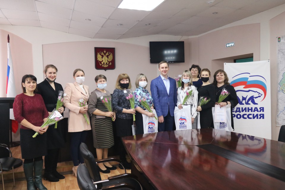 Со словами благодарности. Милым дамам в честь весны!