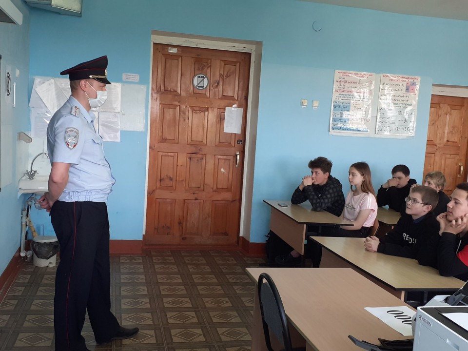 Сотрудники ОГИБДД провели Провели профилактическую беседу с учащимися Ковернинской средней школы № 2 «Детям безопасную жизнедеятельность»