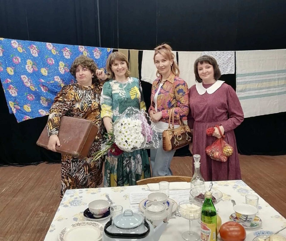 12 июня в ККЗ «Мир» р.п. Ковернино состоялась премьера спектакля Наша кухня театральной студии Брависсимо из  г.о. Сокольский.