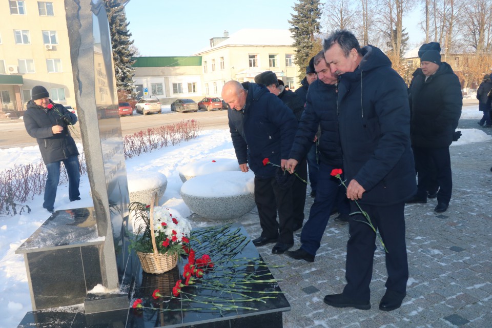 «Чем дальше мы уходим от войны, тем ближе нам воспоминанья наши…»